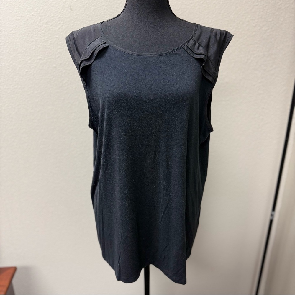 Banana Republic Black Ruffle Sleeveless Top. Size XL